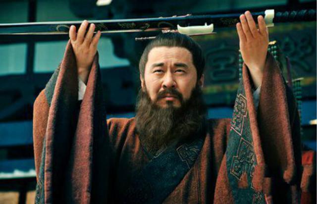 Khi Tào Tháo thả Quan Vũ, quần thần can gián ông chỉ nói một câu: “Ai cũng có chủ để thờ” (Ảnh: Kknews).